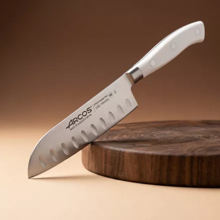 Santoku japán kés, 14 cm kovácsolt pengével, Arcos Riviera Blanc, fehér szegecselt nyéllel