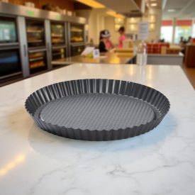 Tortaforma bordázott, ferde éllel, kerek, 28×3 cm