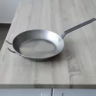 Vasserpenyő nyéllel és füllel, 32 cm, Carbone Plus, de Buyer