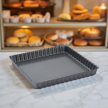 Tortaforma bordázott, ferde éllel, kivehető alap, négyzet, 23 cm