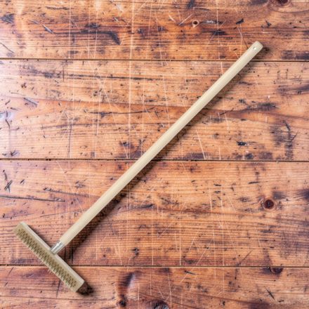 Pizzakemence-, pizzasütő tisztító kefe, réz sörte, 93×26 cm