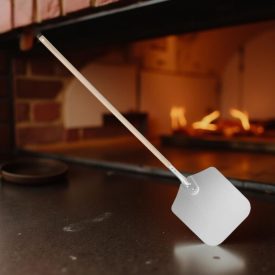 Pizzalapát fanyéllel, 132×30,5 cm, alumínium