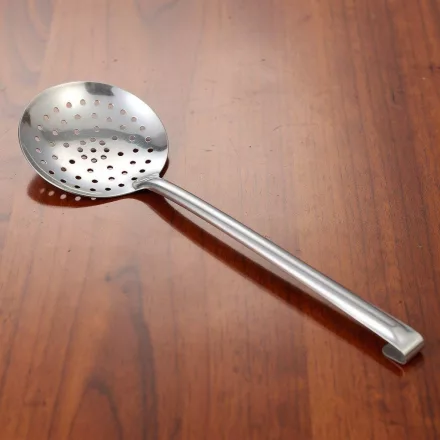 Unipezzo szűrőkanál, rozsdamentes, nyélhossz.: 26 cm. átmérő 11 cm