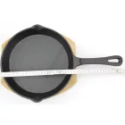 Tálalóserpenyő 25,5 cm öntöttvas, fa alátéttel