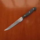 Steak kés műanyag nyéllel, 11 cm penge