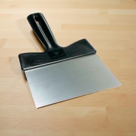   Spakli műanyag nyéllel, prémium,  magas penge 145 mm széles