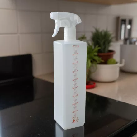 Szirupadagoló mércés flakon szórófejjel, 7×7×30 cm, 1 liter