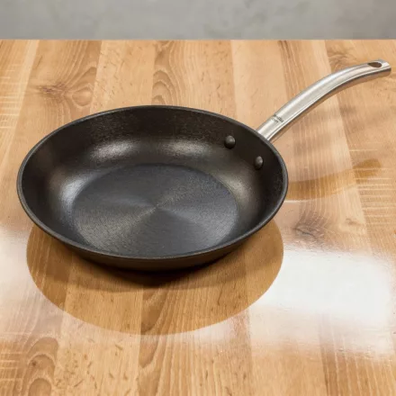 Öntöttvas serpenyő, 24 cm, tapadásmentes, indukciós, Pujadas Steel Pro 1921