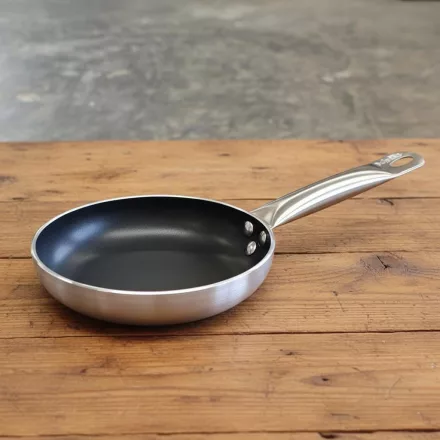 Alumíniumserpenyő, 18 cm, tapadásmentes, rm nyéllel, indukciós, Pujadas