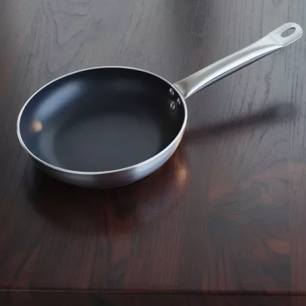Alumíniumserpenyő, 22 cm,tapadásmentes, rm nyéllel, indukciós, Pujadas