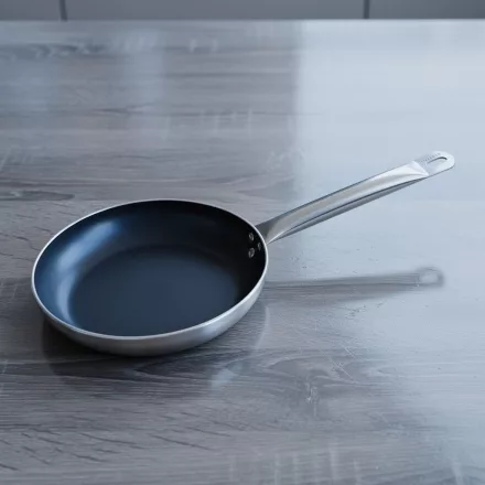 Alumíniumserpenyő, 24 cm, tapadásmentes, rm nyéllel, indukciós, Pujadas