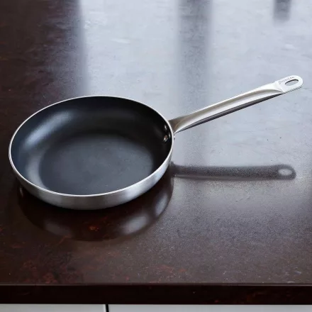 Alumíniumserpenyő, 26 cm, tapadásmentes, rm nyéllel, indukciós, Pujadas