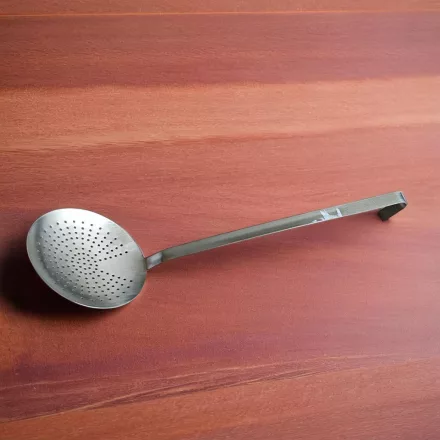 Szűrőkanál, kerek, átmérő: 20 cm, nyélhossz.: 47 cm, rozsdamentes, Pujadas