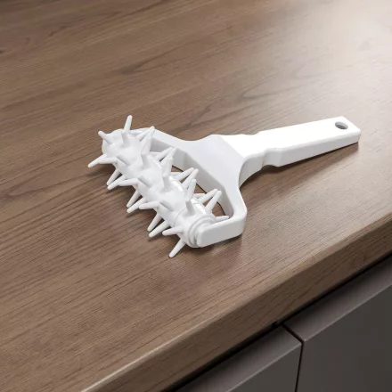 Tésztalyukasztó, tüskés, 13 cm, műanyag